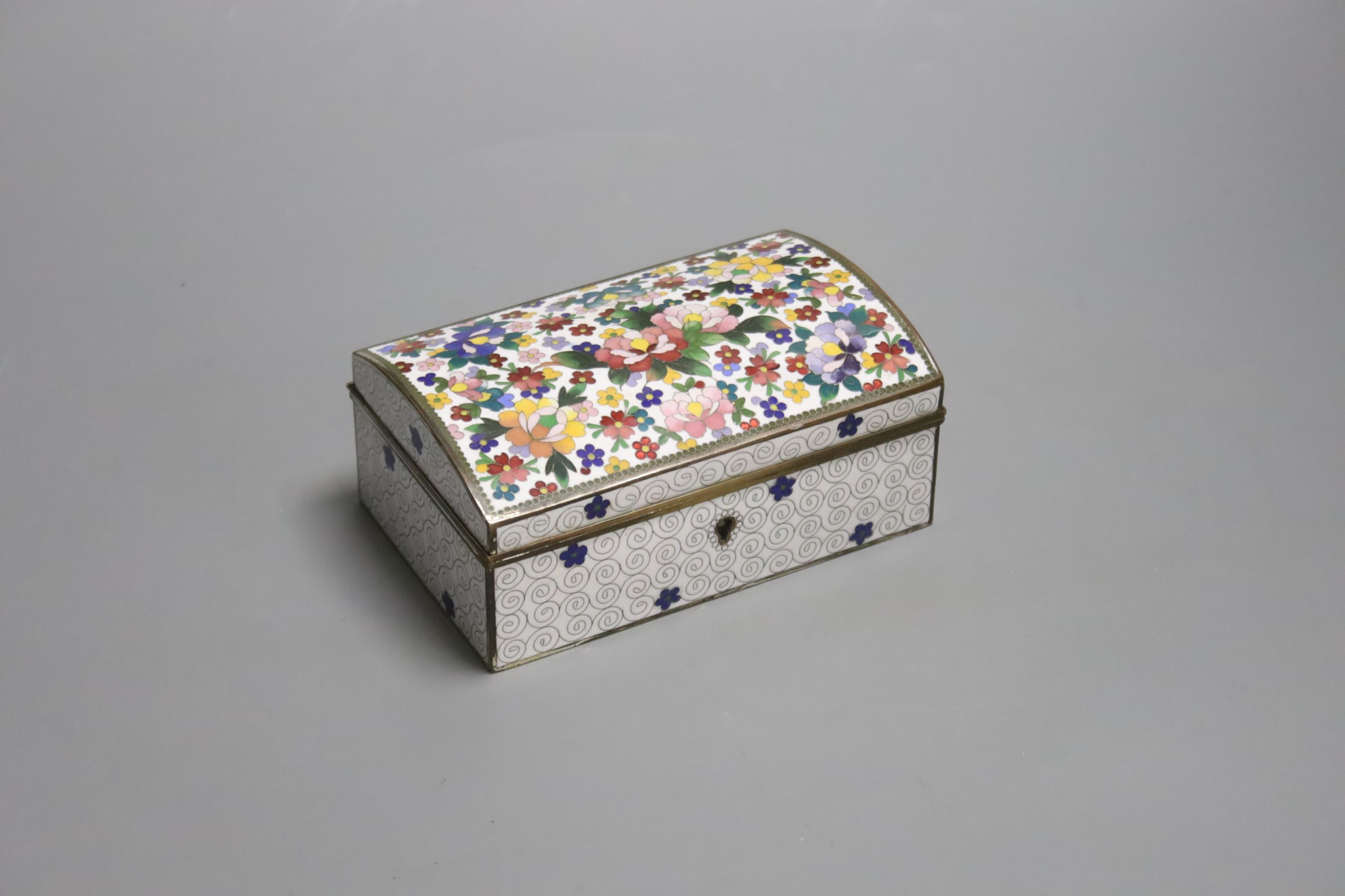 A Chinese small cloisonné casket